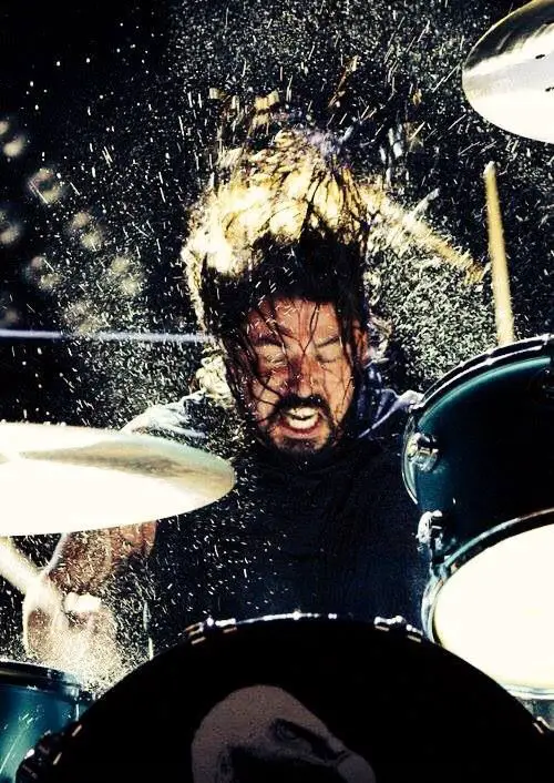 Dave Grohl Performing