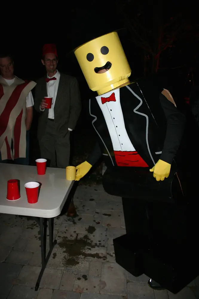 Lego-Man-Getting-Drunk