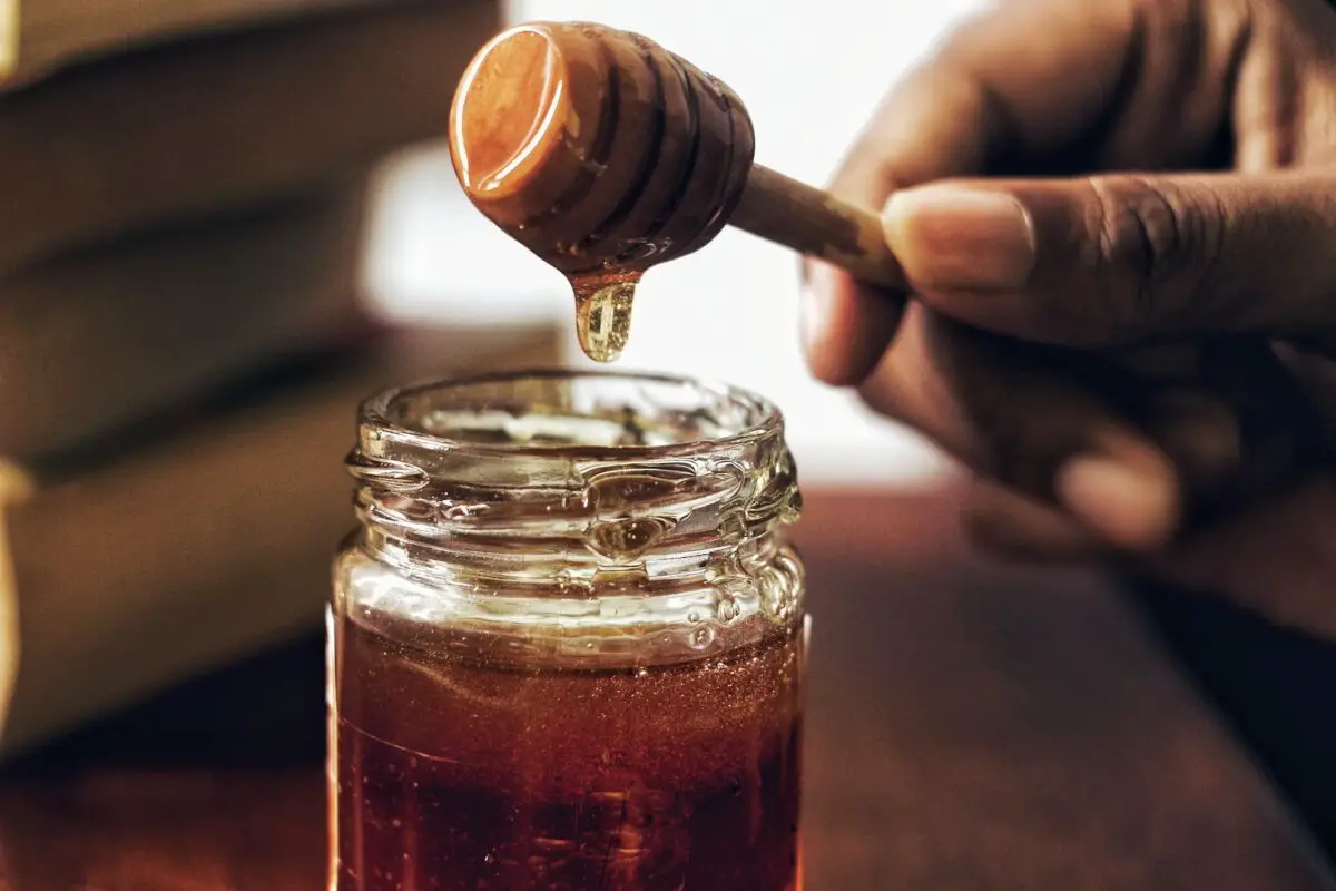honey jar up-close